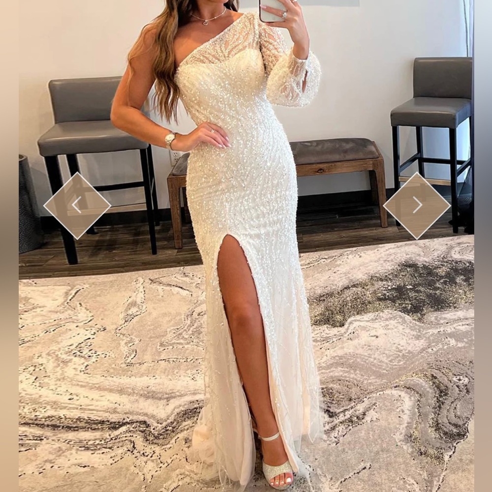 Prom dress from Berlinnova. In great condition. Has never been worn.
